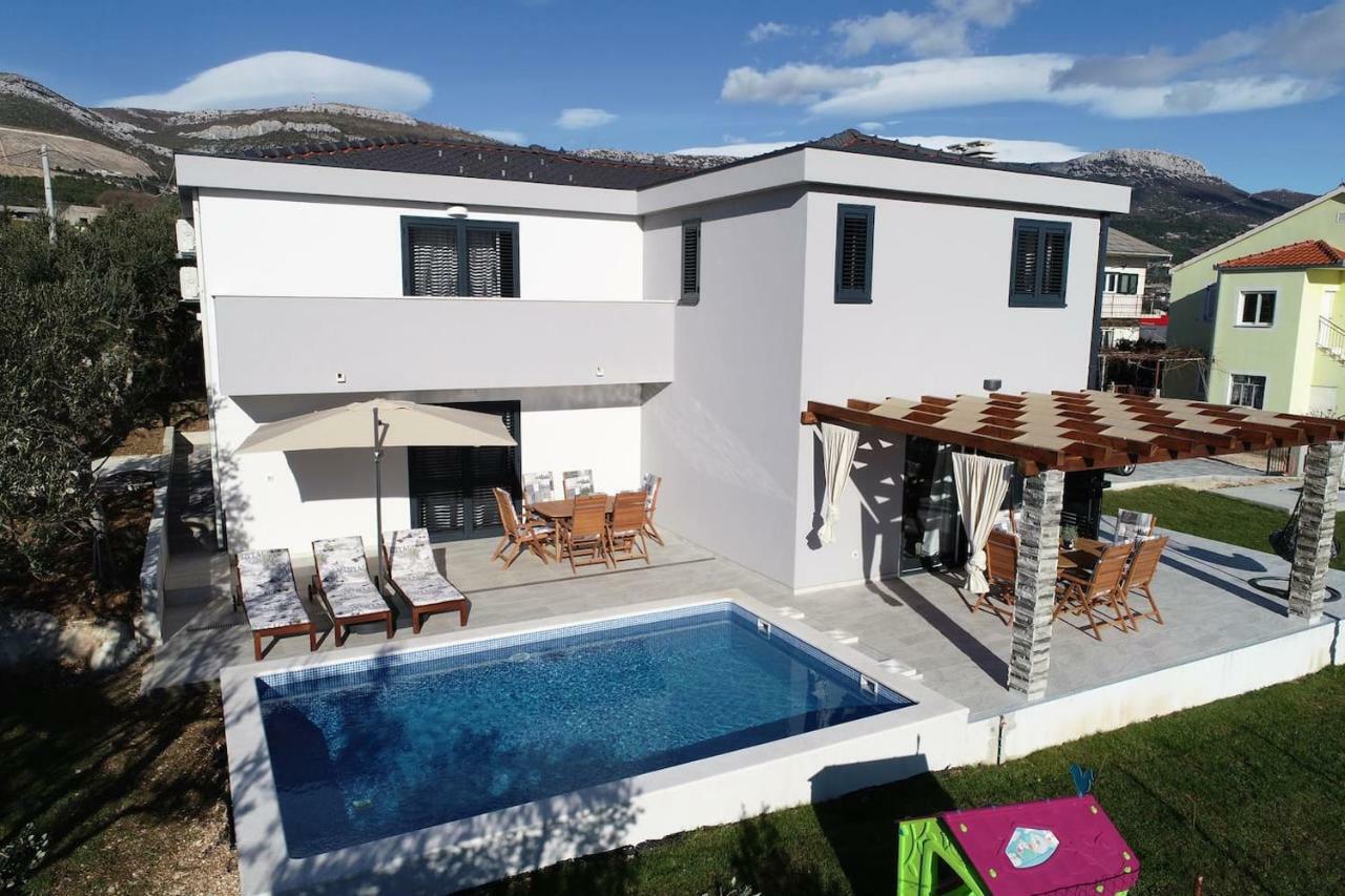 The Globetrotter'S Residence Kaštel Novi Exterior foto